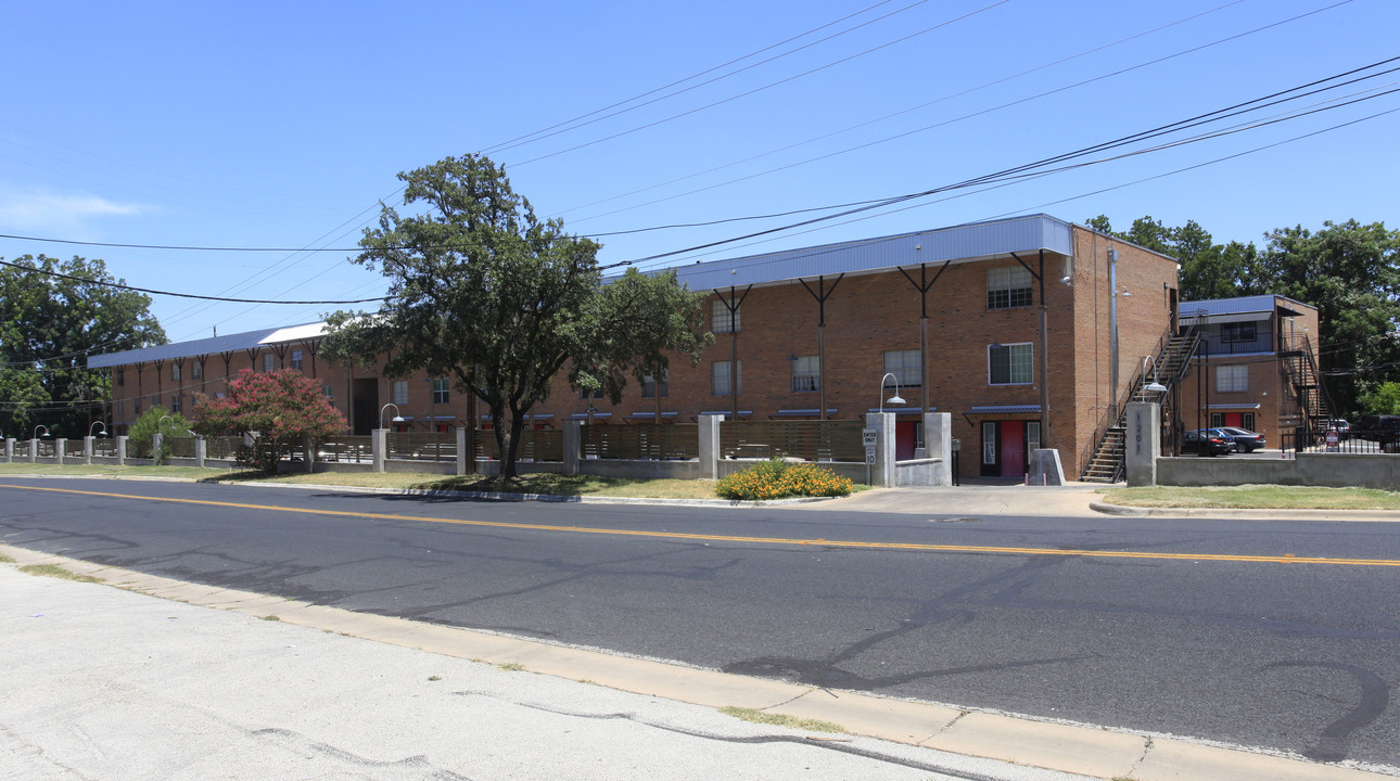 Town Lake Village in Austin, TX - Foto de edificio