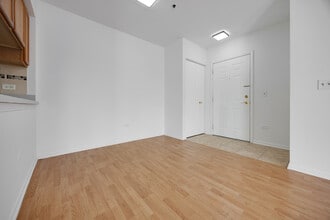 881 N Swift Rd in Addison, IL - Building Photo - Building Photo