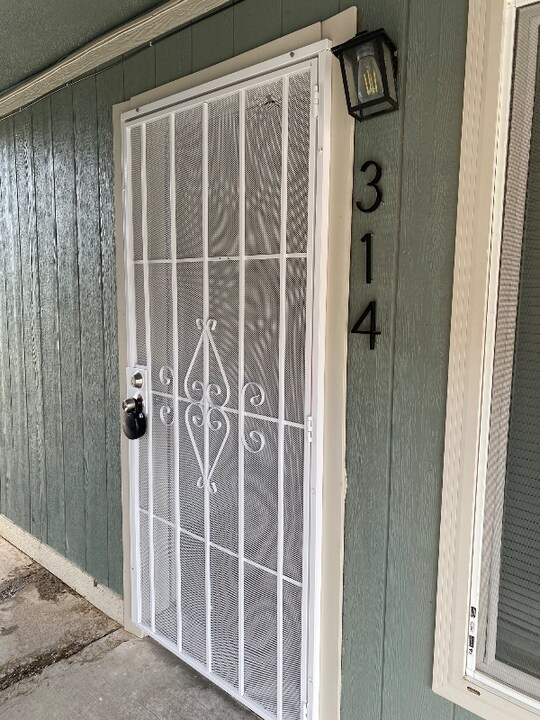 312-314 Maxine Ave in Barstow, CA - Building Photo