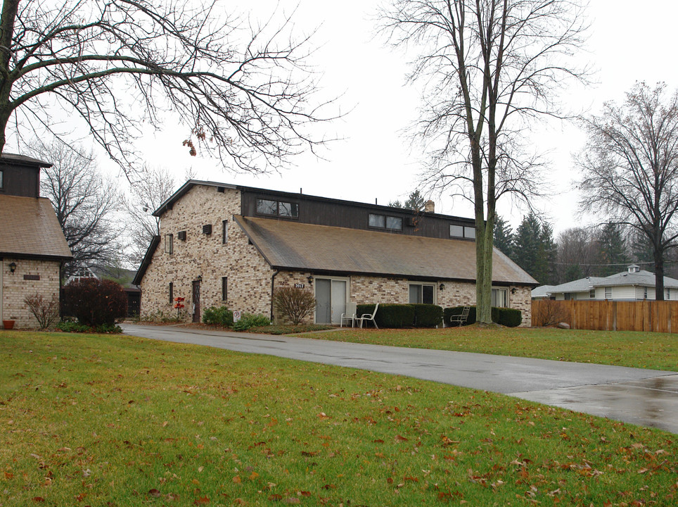 2017 Wolosyn Cir in Youngstown, OH - Foto de edificio