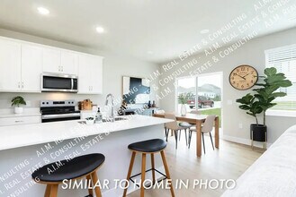 217 NE Crossing Oaks Ln in Ankeny, IA - Building Photo - Building Photo