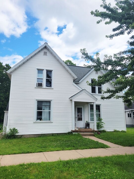 609 Franklin St in Eau Claire, WI - Foto de edificio