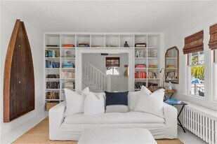 193 Coggeshall Ave in Newport, RI - Building Photo