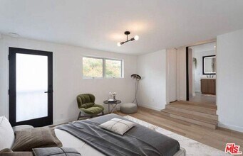 519 1/2 San Juan Ave in Los Angeles, CA - Building Photo - Building Photo