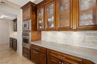 9101 Alta Dr in Las Vegas, NV - Building Photo - Building Photo