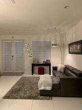 10225 NW 63rd Terrace in Doral, FL - Building Photo - Building Photo