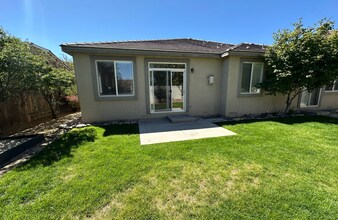 10875 Dancing Aspen Dr in Reno, NV - Building Photo - Building Photo