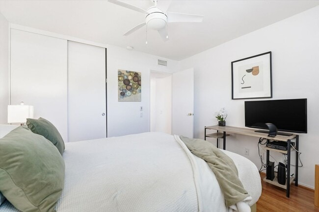 2367 S Gene Autry Trail in Palm Springs, CA - Building Photo - Building Photo