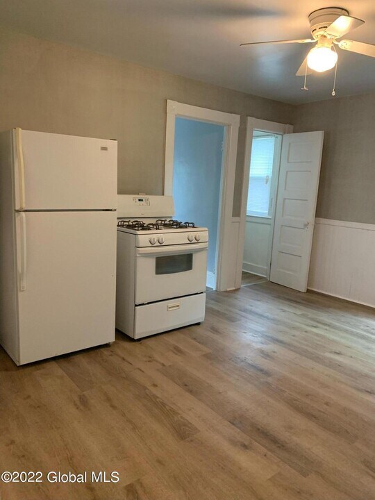 1270 Main St-Unit -1 in Schenectady, NY - Building Photo