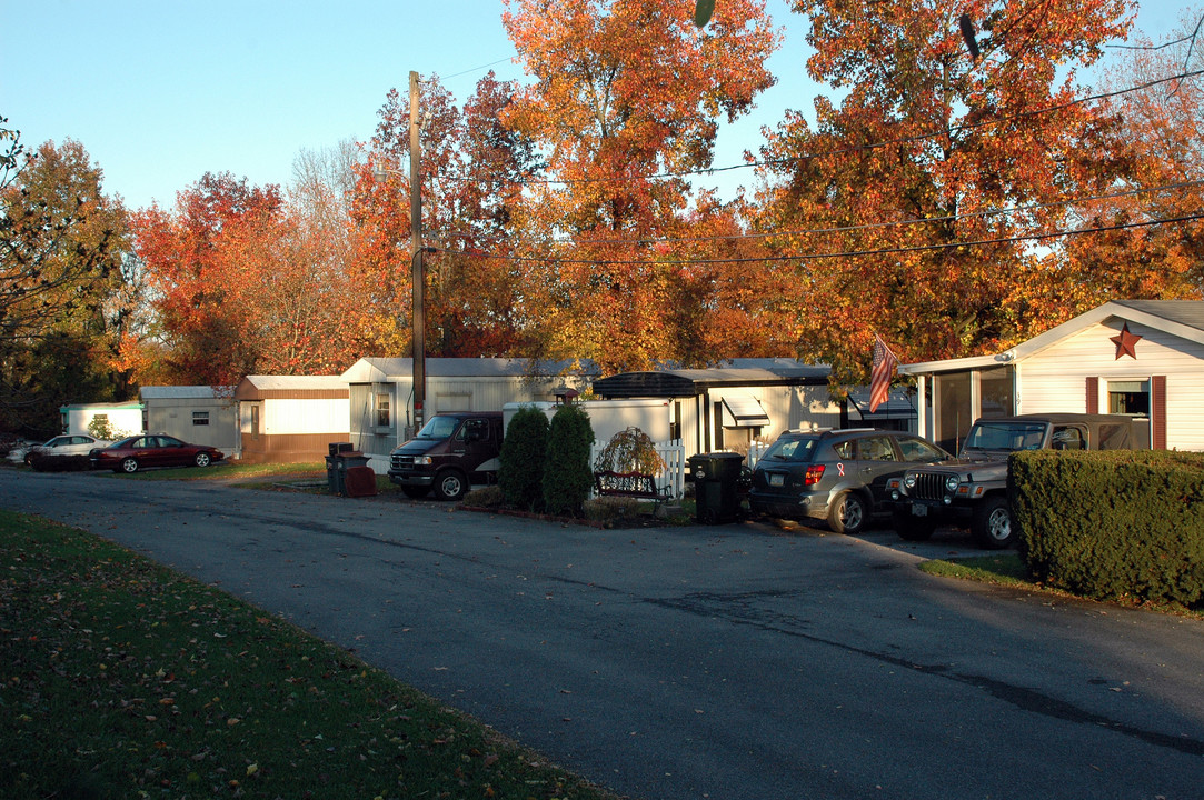 1523 E Newport Rd in Lititz, PA - Foto de edificio