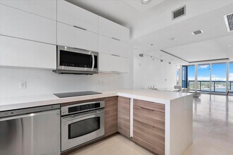 601 NE 36th St in Miami, FL - Building Photo - Building Photo