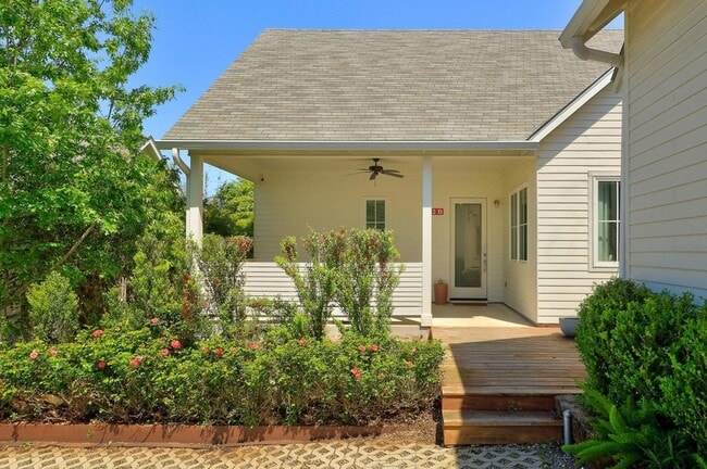 712 Cardinal Ln in Austin, TX - Foto de edificio - Building Photo