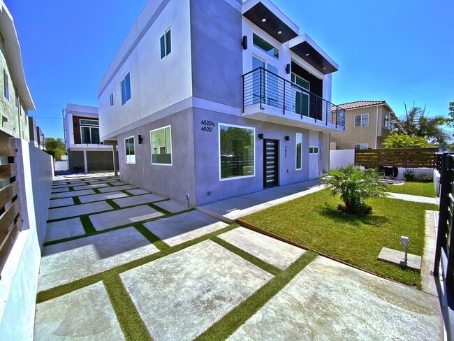 4627 W 18th St in Los Angeles, CA - Foto de edificio - Building Photo