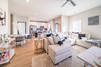 Villa West in Oxford, MS - Building Photo - Building Photo