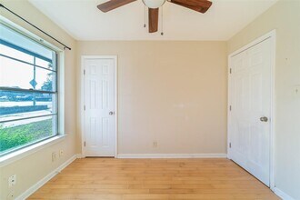 1738 Rutland Dr in Austin, TX - Building Photo - Building Photo