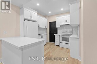 200 Sanford Ave S in Hamilton, ON - Building Photo - Building Photo