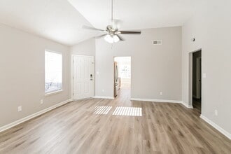 5856 Kayla Dr in Southaven, MS - Foto de edificio - Building Photo