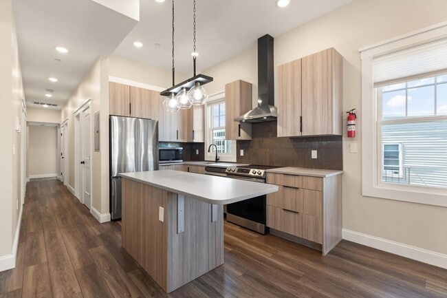 property at 701 E 2nd St