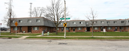 West View Townhomes in Milwaukee, WI - Foto de edificio - Building Photo