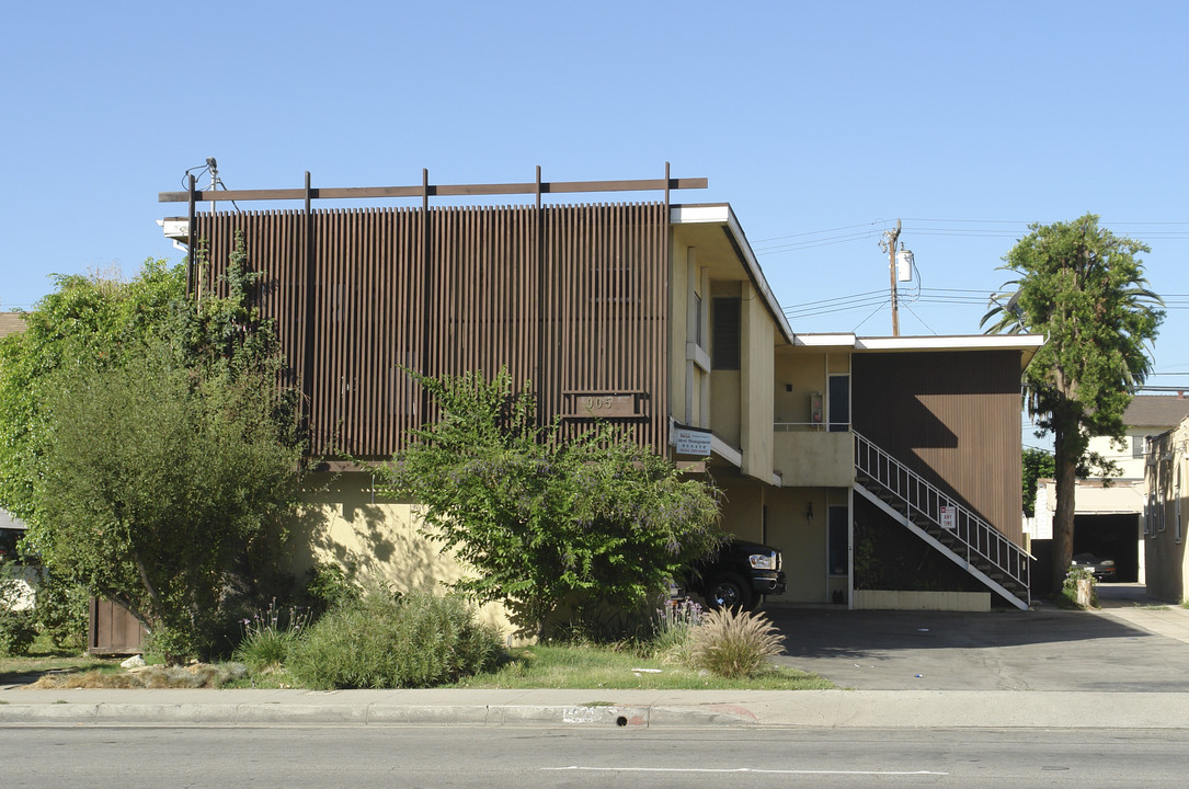 905 N Garfield Ave in Alhambra, CA - Foto de edificio