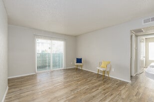 Rock Island Apartments in Irving, TX - Building Photo