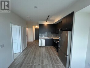 3270 Sheppard Ave E in Toronto, ON - Building Photo - Building Photo