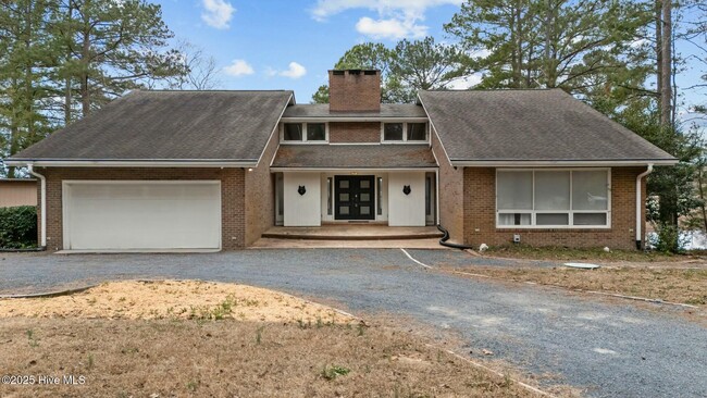 property at 642 Azalea Dr