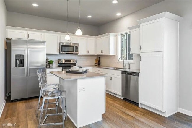 16606 Mill Pond Dr in Urbandale, IA - Building Photo - Building Photo
