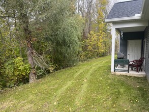 2104 Community Ln, Unit 3B in Ontario, NY - Foto de edificio - Building Photo