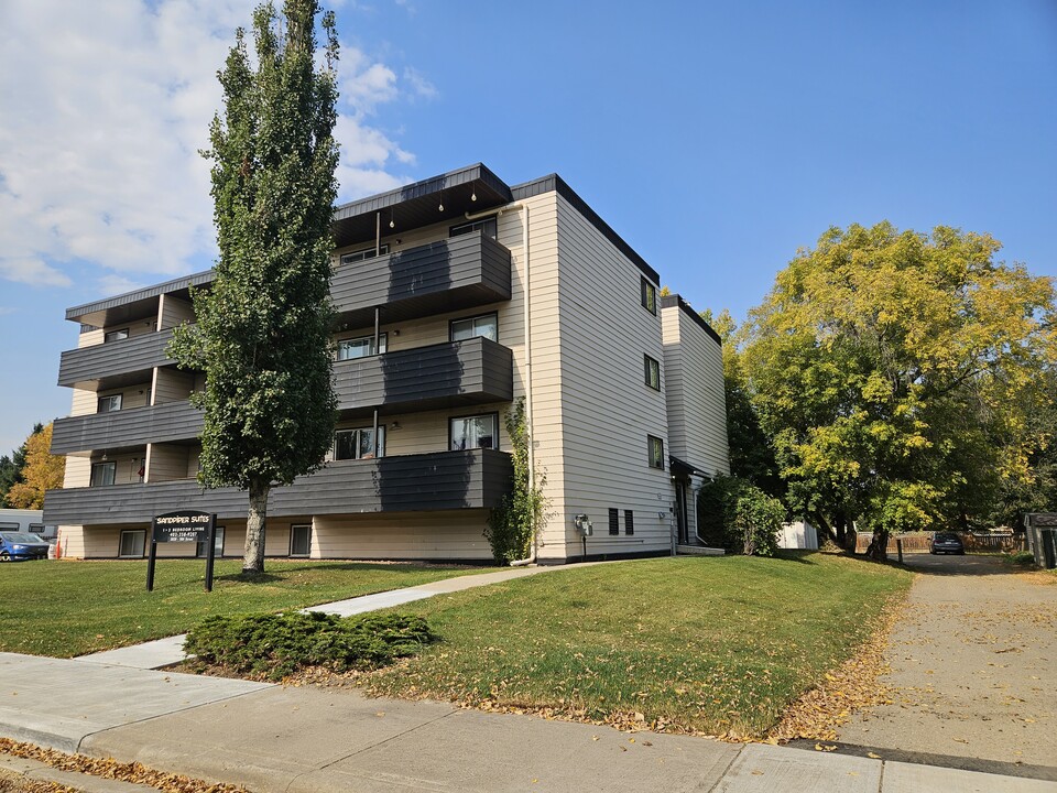 Sandpiper Suites in Red Deer, AB - Building Photo