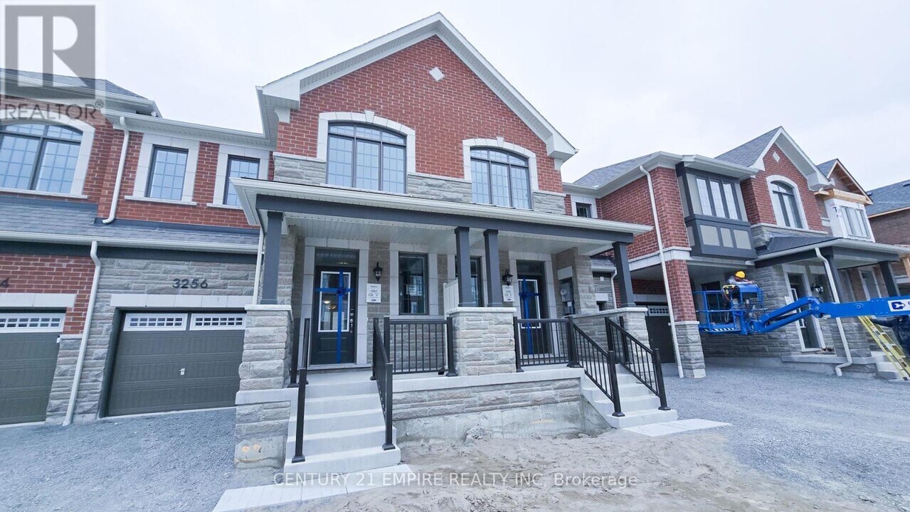 3256 Brigadier Ave in Pickering, ON - Building Photo
