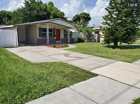 3811 13th Ave N in St. Petersburg, FL - Building Photo