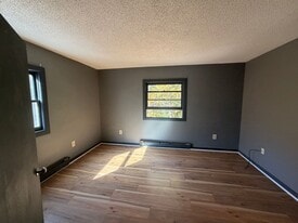 1088 Dover, 302 in Epsom, NH - Building Photo