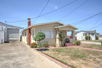 21005 Meekland Ave in Hayward, CA - Building Photo - Building Photo