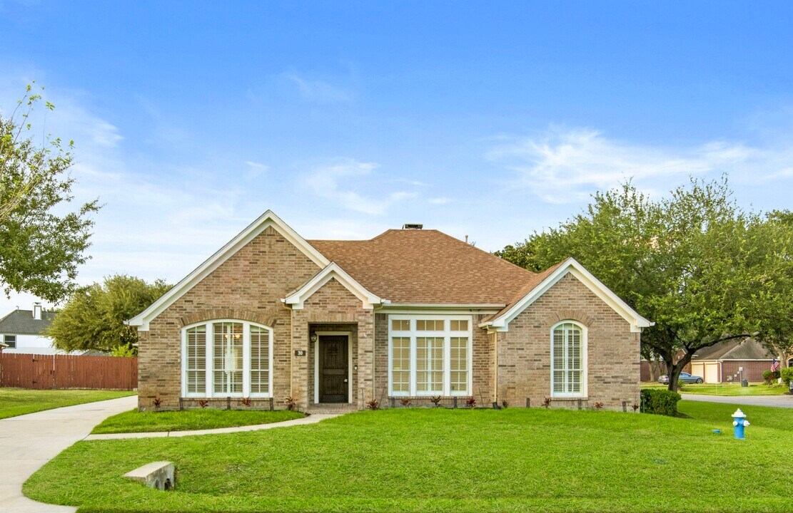 30 Crestview Trail in Houston, TX - Building Photo