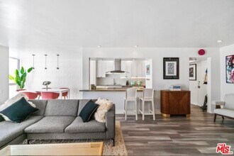 1015 Kings Rd in West Hollywood, CA - Building Photo - Building Photo