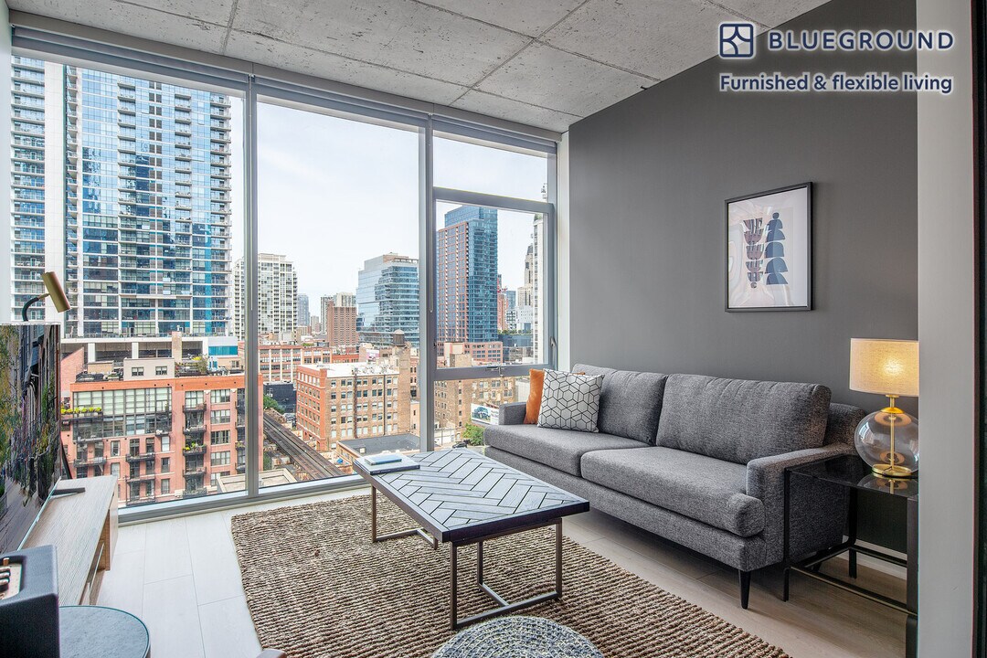 311 W Illinois St-Unit -FL11-ID119 in Chicago, IL - Building Photo