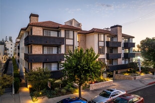 Maravilla Apartments at CSUN in Northridge, CA - Building Photo
