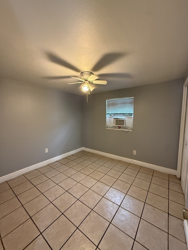 2901 Parker Ave in Ft. Myers, FL - Building Photo - Building Photo