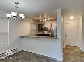9805 Avondale Rd NE, Unit L138 in Redmond, WA - Building Photo