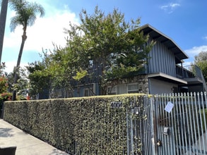 4004 Palmwood Drive in Los Angeles, CA - Building Photo - Building Photo