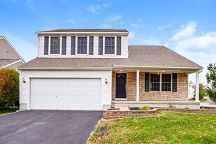 3175 Weeping Spruce Dr in Grove City, OH - Building Photo