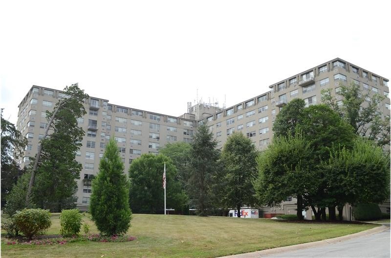 1030 E Lancaster Ave-Unit -421 in Bryn Mawr, PA - Building Photo