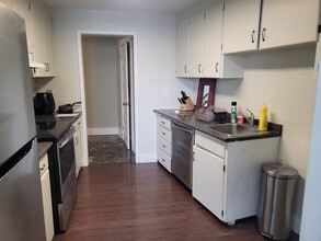 1074 Wellington St in Halifax, NS - Building Photo - Building Photo