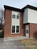 5015 Polly Hill Ln in Roanoke, VA - Building Photo