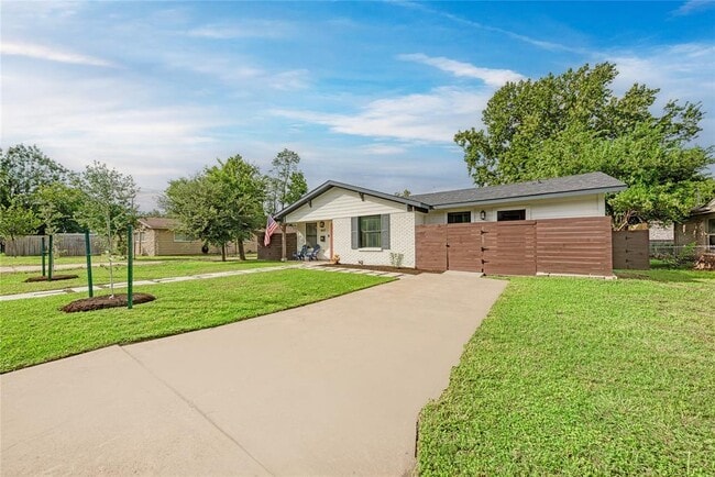 1607 Sweetbriar Ave in Austin, TX - Building Photo - Building Photo