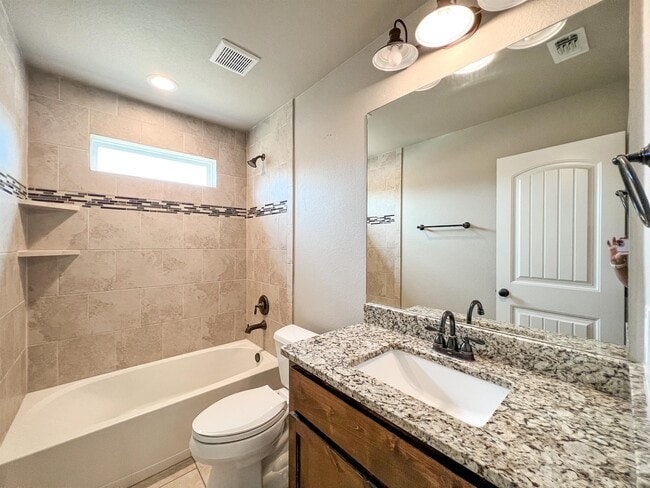1893 Blueridge Dr in Canyon Lake, TX - Building Photo - Building Photo
