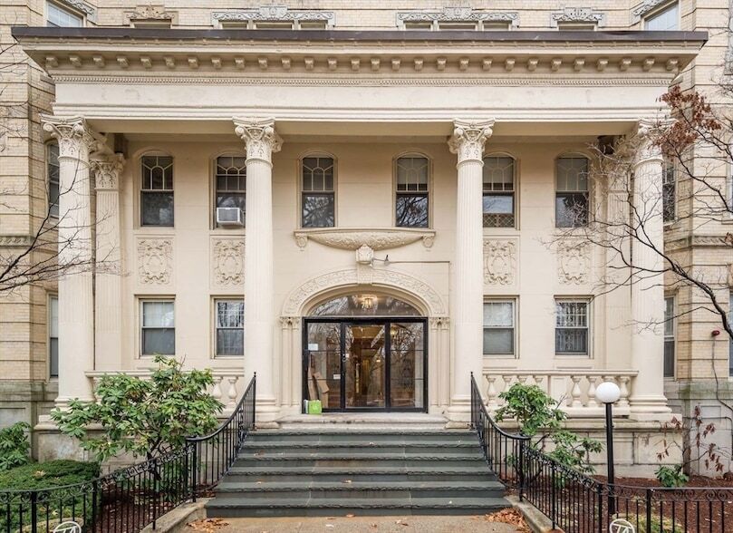 74 Fenway, Unit 17 in Boston, MA - Building Photo