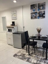 2215 Mayo St in Hollywood, FL - Building Photo - Building Photo