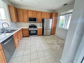 13425 Baywood Way in Lathrop, CA - Building Photo - Building Photo